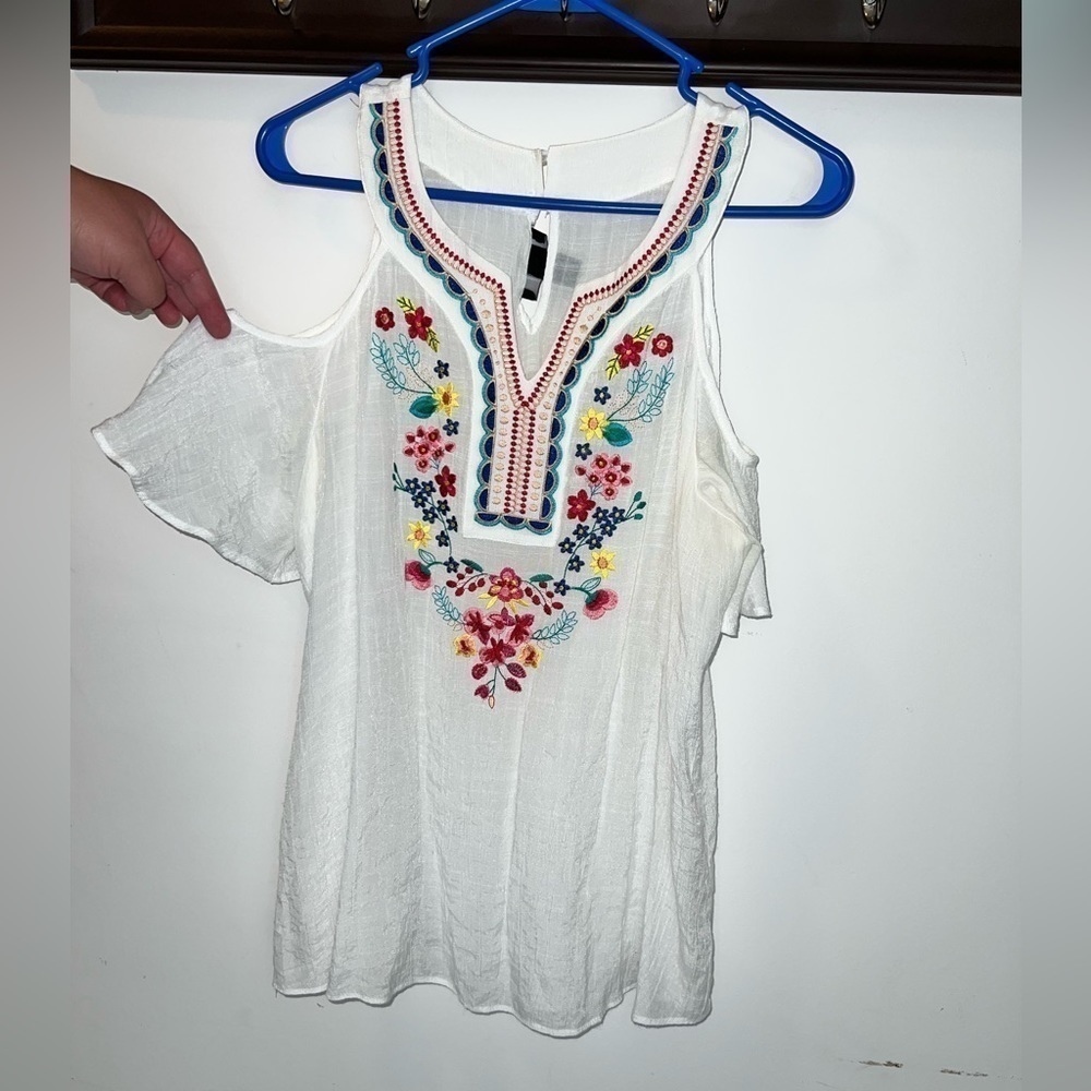 IN San Francisco Ladies Cold Shoulder Embroidered Blouse Size XL - Picture 4 of 7